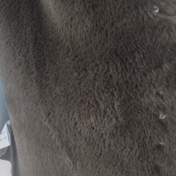 Love Token Olive Green Soft Suede-like Rabbit Fur Collar with Metal Stud Detail - Picture 13 of 13